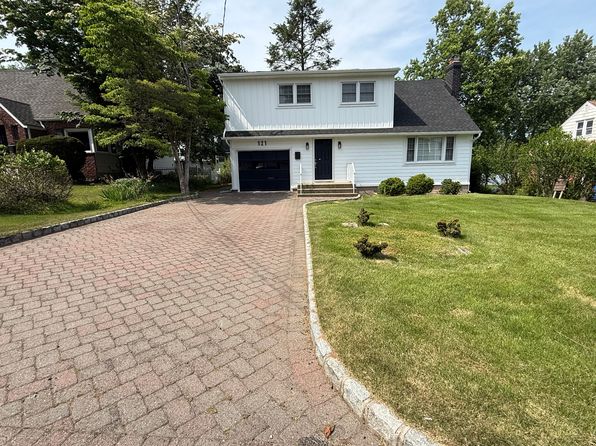 121 Newcomb Rd