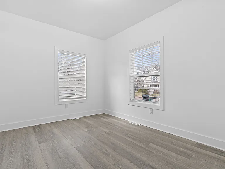 409 Pleasant St — Photo 18
