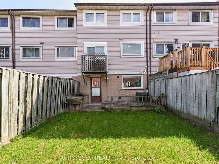19 Hoskins Sq — Photo 45