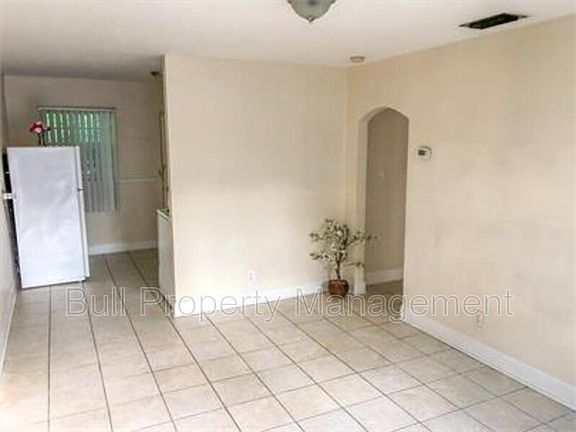 4th image of 214 E Drury Ave #A
