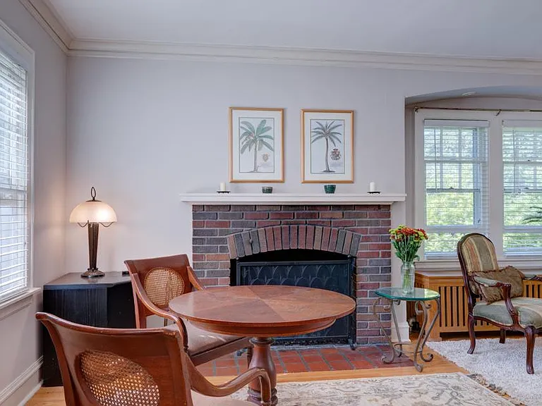 122 Central Park Ave — Photo 5