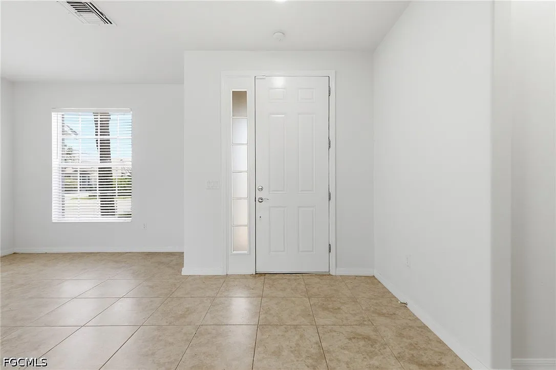 4 bed, 3.0 bath, 2794 sqft, $3,200 — Photo 4