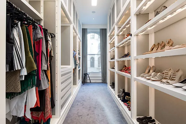 Sold by Compass | media 9