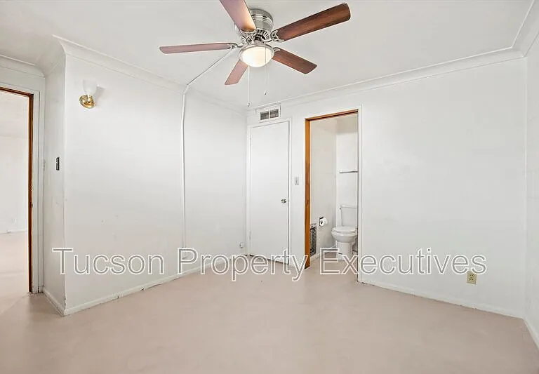 802 N Alvernon Way E — Photo 16