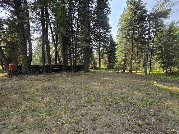2nd image of 1677 Aspen