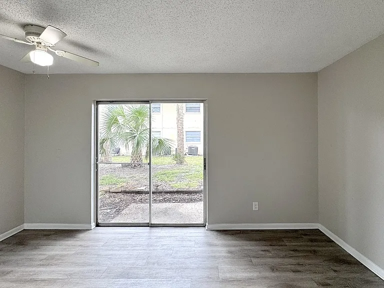 Ridge Apartments — Photo 15