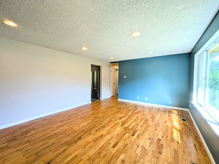 2200 S 292nd St — Photo 5