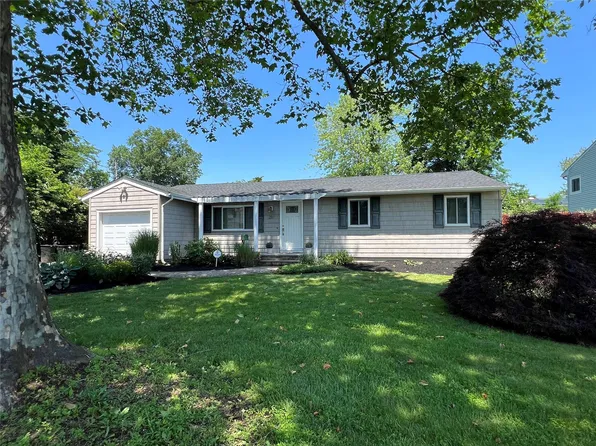 28 Lenox Avenue, Central Islip, NY 11722