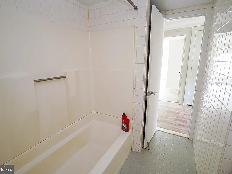 202 E Grove St #A — Photo 23