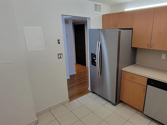 5th image of 2780 NE 183rd St APT 1211