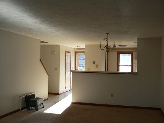 entrance dining area looking to kitchen