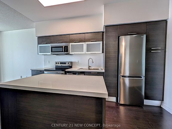 4th image of 386 Yonge St #5608