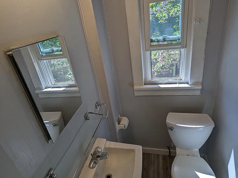 629 12th Ave E #A — Photo 13
