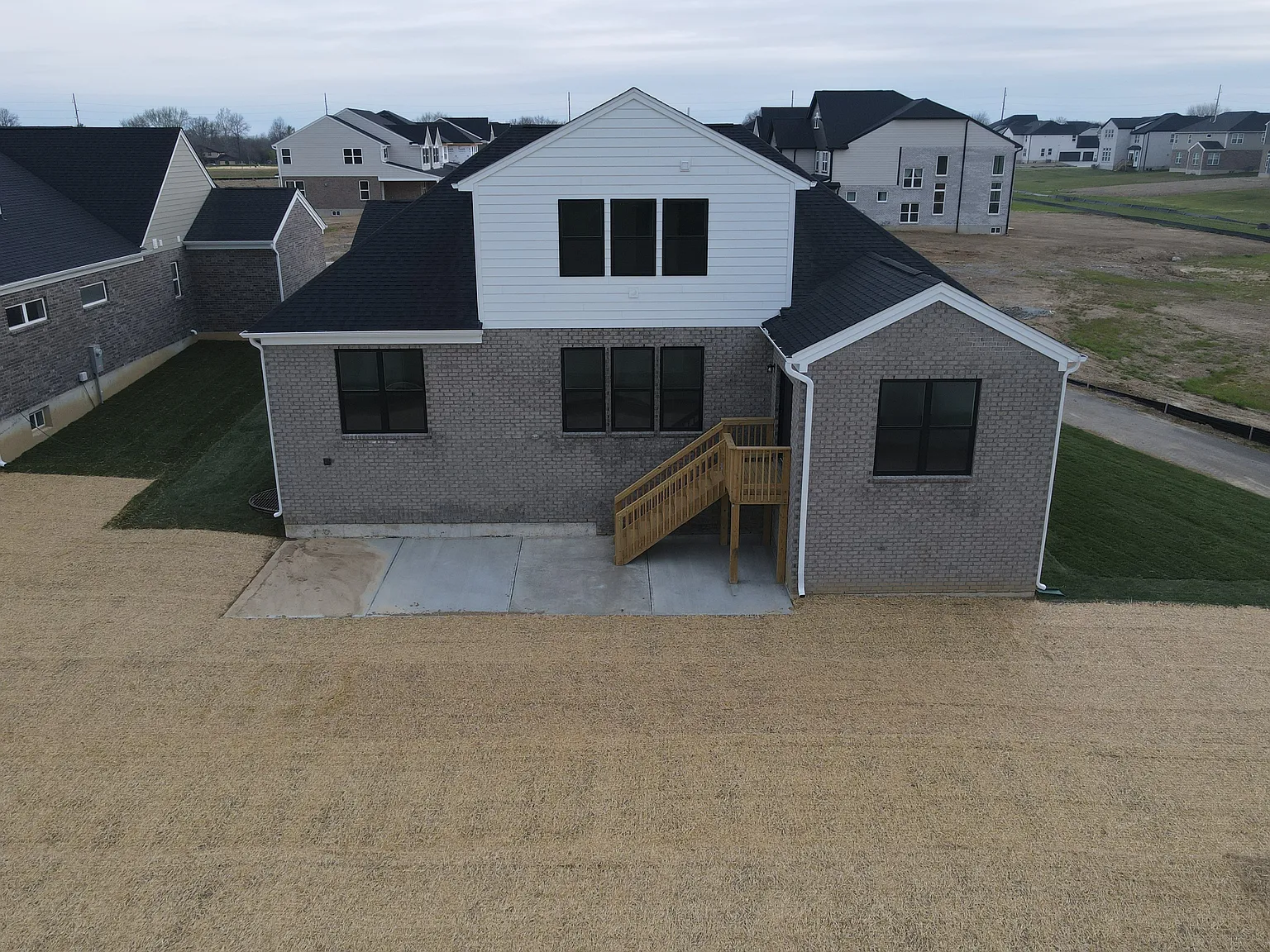 4 bed, 2917 sqft, $3,750 — Photo 2