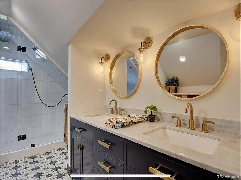 2126 Grove St — Photo 29