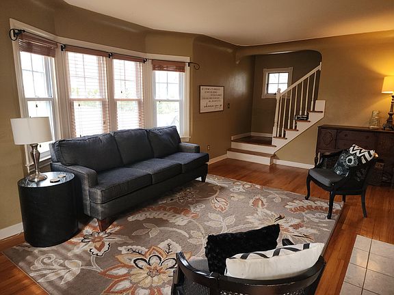 3rd image of 872 Collindale Ave NW