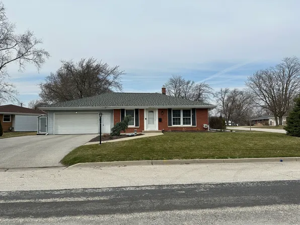 N87W18140 Queensway St, Menomonee Falls, WI 53051