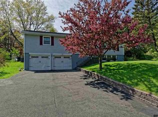 39 Garfield Rd, Poestenkill, NY 12140