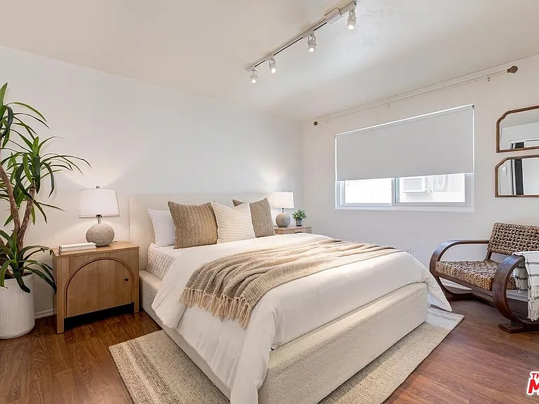 1337 Berkeley St #7 — Photo 10