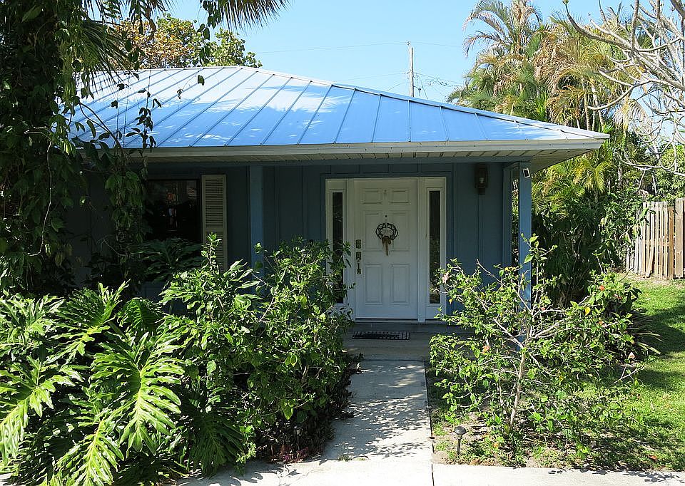 1st image of 2343 Holly Ln