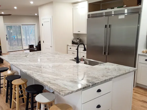 196 Castle Rd, Rochester, NY 14623