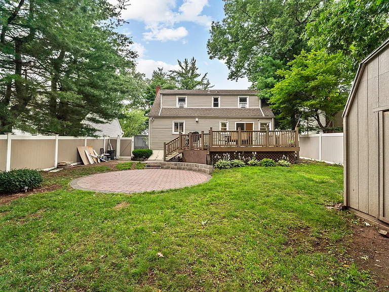 53 Oneida Ave — Photo 10