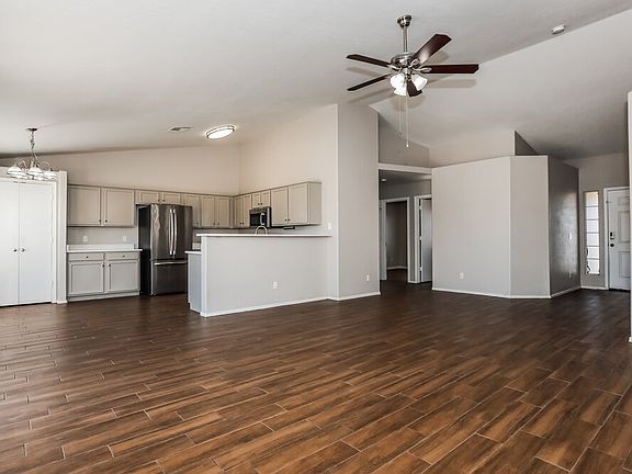4th image of 523 N Bailey Cir