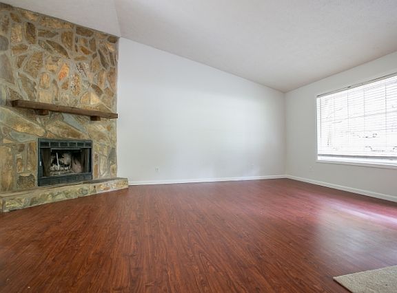 3rd image of 138 Riverchase Dr