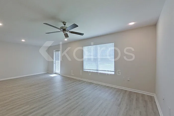 4 bed, 2.0 bath, 1387 sqft, $2,095 — Photo 2