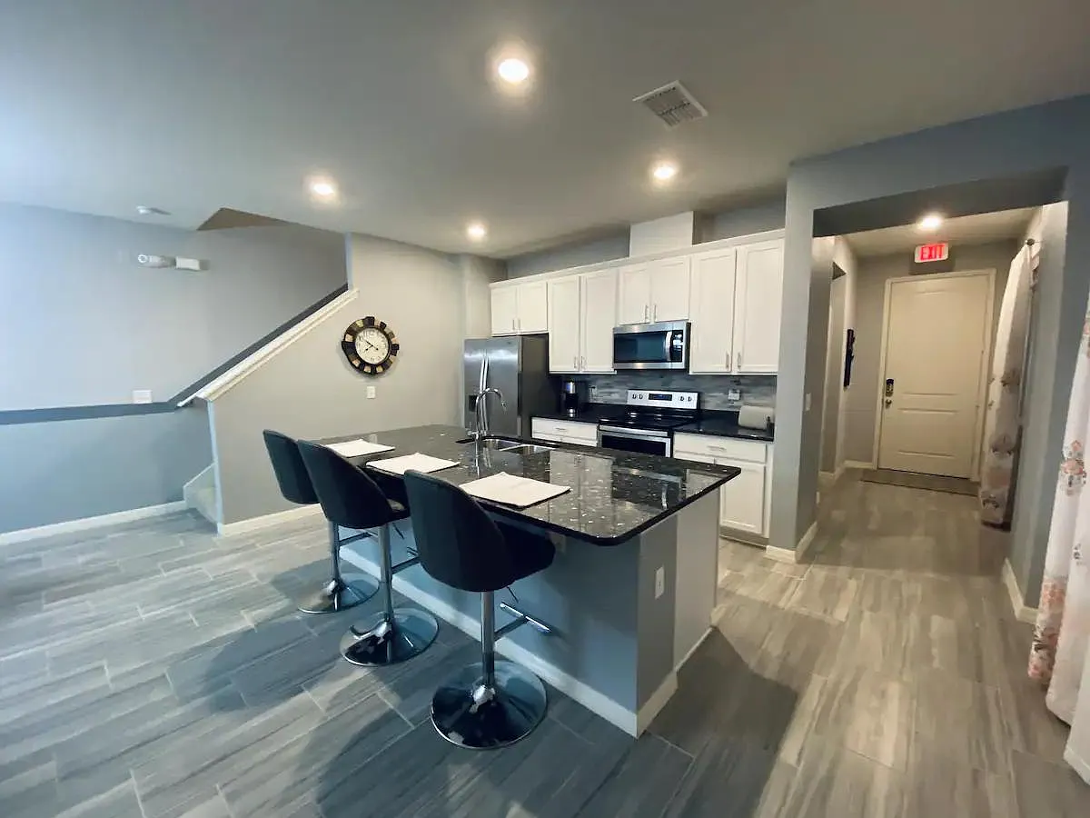 4 bed, 3.5 bath, 1782 sqft, $2,950 — Photo 4