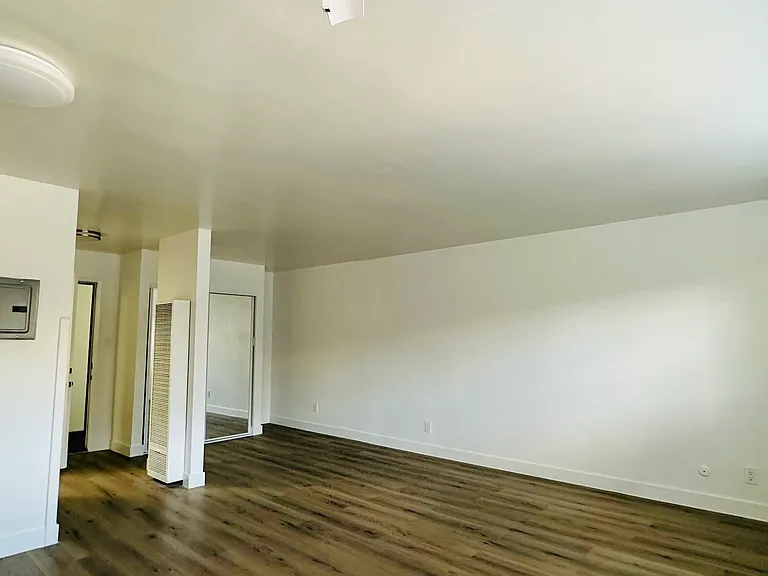 8657 Balboa Blvd #3 — Photo 6