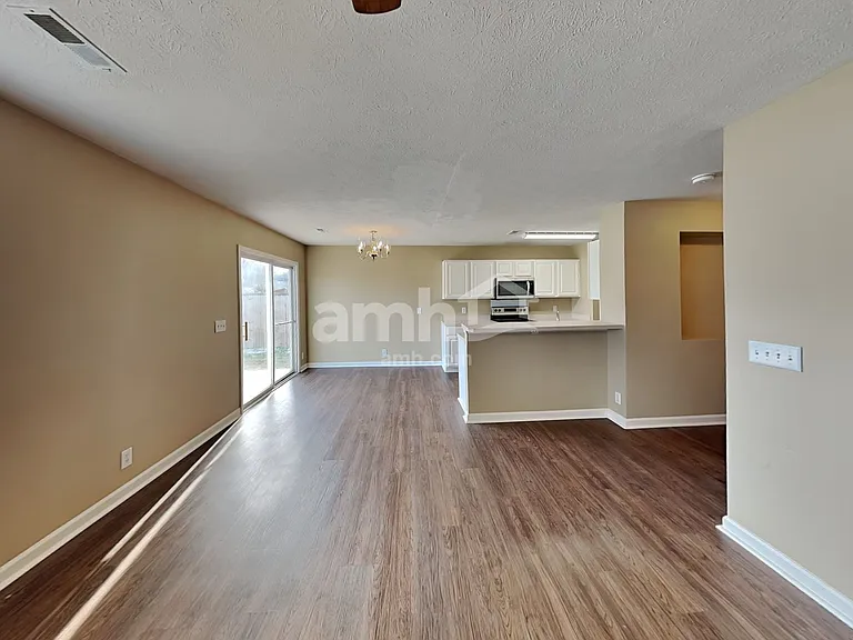 4060 Longfellow Dr — Photo 6