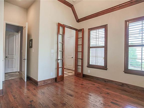 4th image of 7032 Luxborough Dr