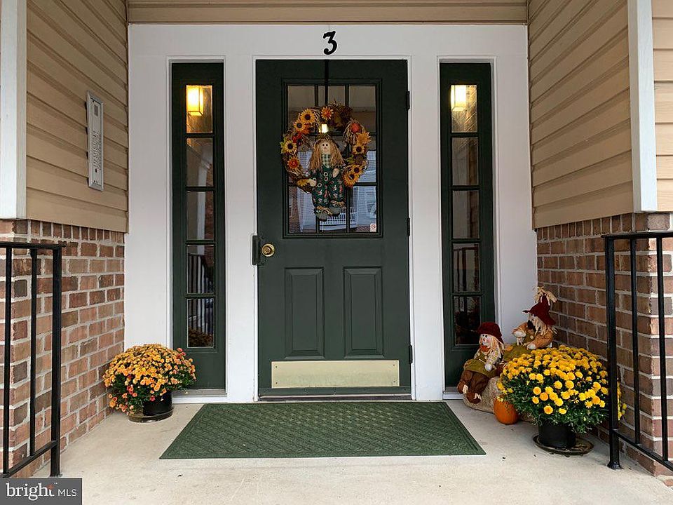 1st image of 3 Ginford Pl Unit 303