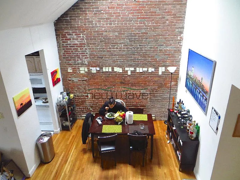 3 bed, 1000 sqft, $4,600 — Photo 3
