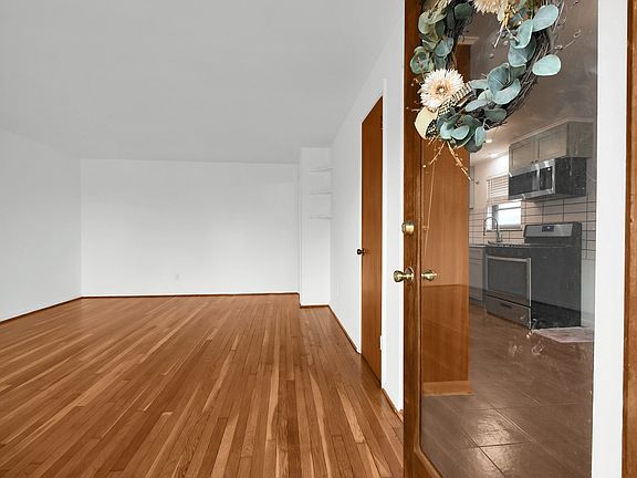 5th image of 39 Sunnyside Ln