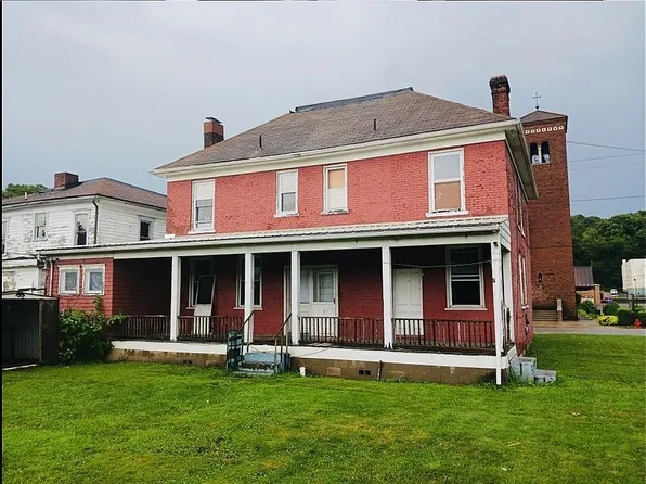 1305 Charles St, Wellsburg, WV 26070