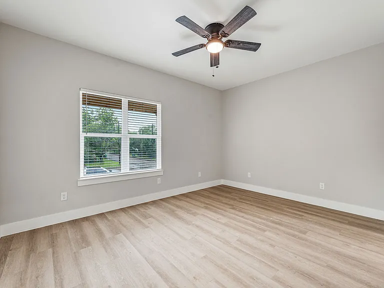 981 N Clinton St #102 — Photo 7