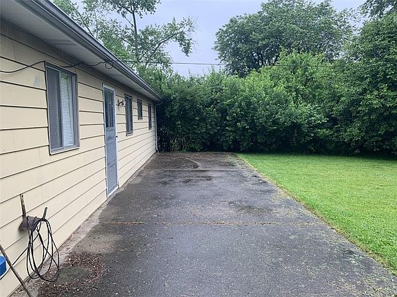 3rd image of 3237 Wellington Ave