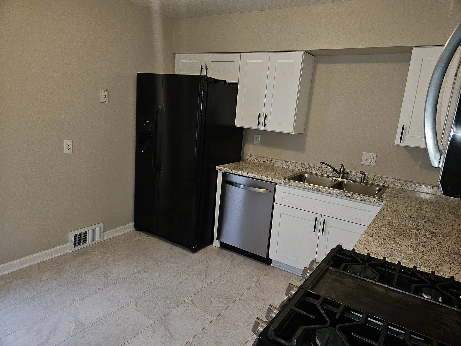 3 bed, 1.5 bath, 1700 sqft, $1,395 — Photo 3