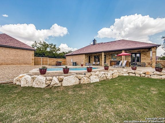 3rd image of 1203 W Oak Estates Dr