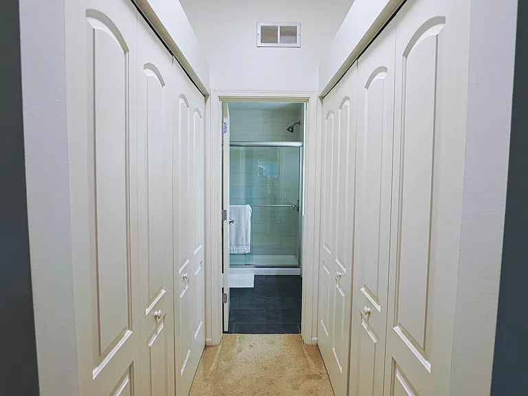 1049 Talbots Ln — Photo 12