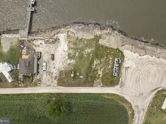 3rd image of 3 Bay Ave