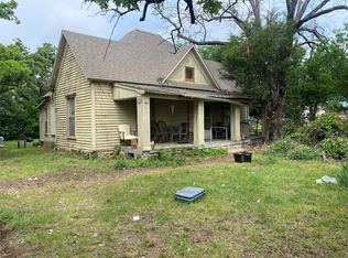 206 N 1st St, Bangs, TX 76823