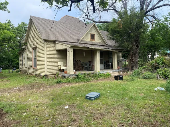 206 N 1st St, Bangs, TX 76823