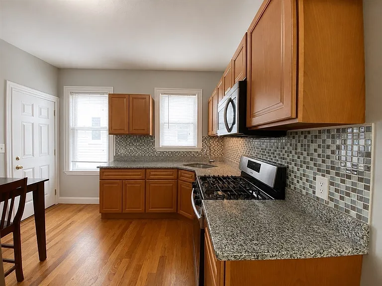 13 Hendry St #3 — Photo 5