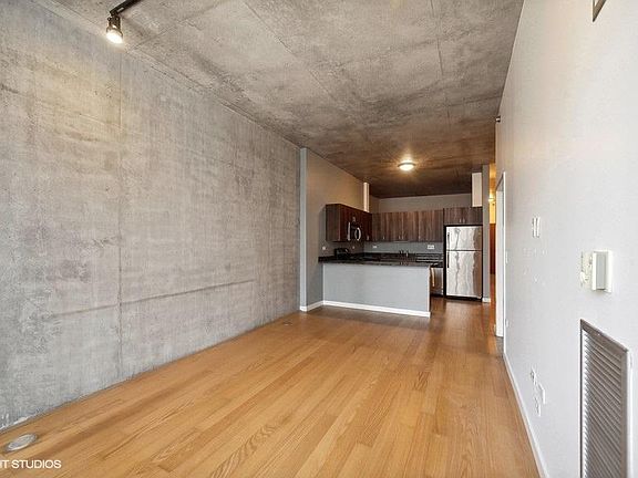 3rd image of 235 W Van Buren St Unit 2116