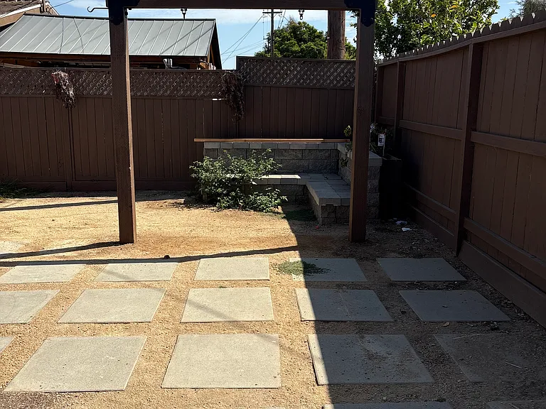 1305 N 1st Pl — Photo 6