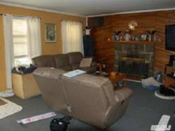 5th image of 48 W Belle Terre Ave