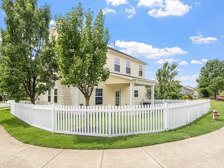 223 Station Dr — Photo 33